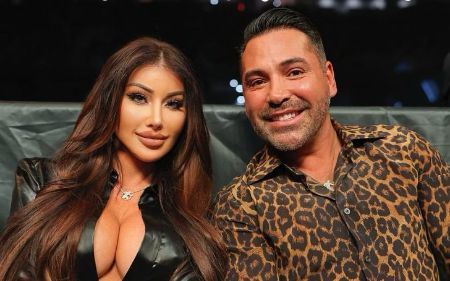 Oscar De La Hoya is dating Holly Sonders.